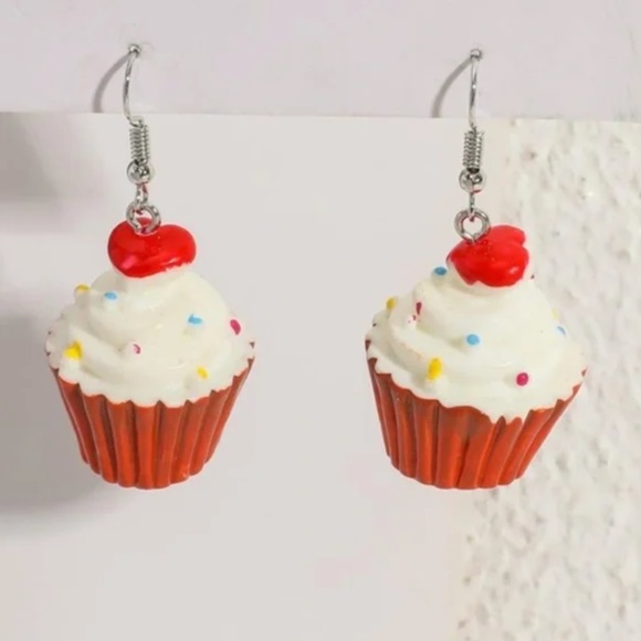 ❤️ FREE Cupcake Cake Boho Peasant Hipster Hippie Pop Art Deco Farm Hip Earrings - Picture 1 of 3